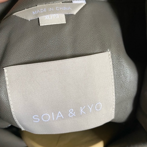 Leather bomber with stretch inserts on sides and arms. - Picture 3 of 3